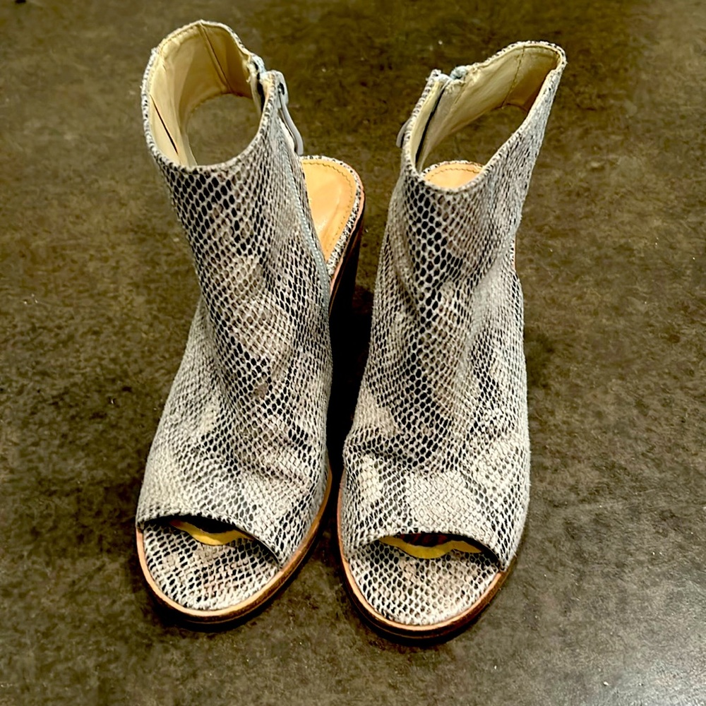 Size 6 Very Volatile Los Angeles snakeskin sandals/booties.
